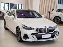 BMW 5 Series 530Li Luxury M Sport Package - ფოტო 5