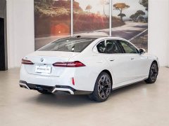 BMW 5 Series 530Li Luxury M Sport Package - ფოტო 7