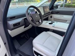 Li Auto Li Xiang MEGA Ultra - ფოტო 7