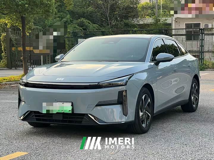 Geely Galaxy L6 125km PLUS Longteng Edition