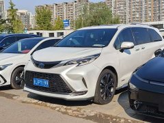 Toyota Grevias 2.5L Hybrid Premium Plus Edition - фото 1