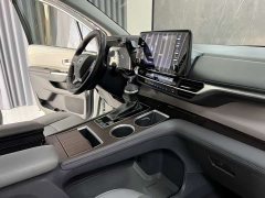 Toyota Sienna 2.5L Automatic - ფოტო 13