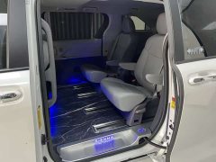 Toyota Sienna 2.5L Automatic - ფოტო 9