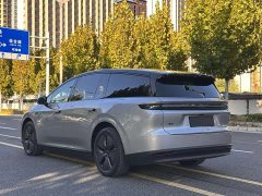 Li Auto i8 Standard Edition - ფოტო 18