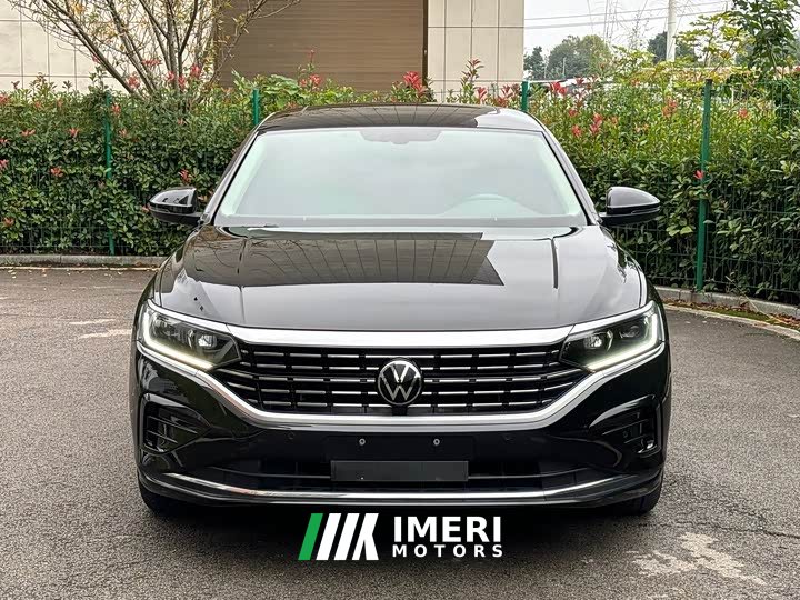 Volkswagen Passat 330TSI Elite