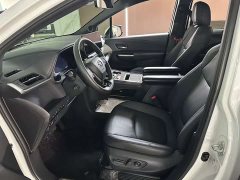 Toyota Grevias 2.5L Hybrid Flagship VIP Edition - photo 4