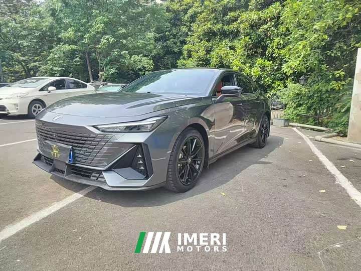 Changan UNI-V 1.5T Deluxe - ავტომობილი ჩინეთიდან