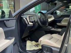 Volvo XC70 Plug-in Hybrid All-Wheel Drive Extended Range Ultra - ფოტო 5