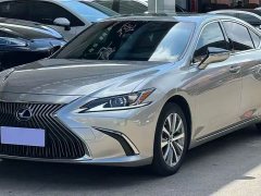 Lexus ES 300h Excellence - ფოტო 1