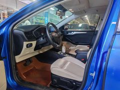 Ford Focus Sedan EcoBoost 180 Automatic Trend - ფოტო 14