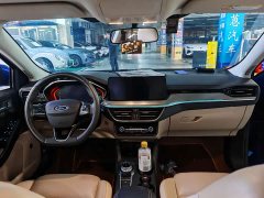 Ford Focus Sedan EcoBoost 180 Automatic Trend - ფოტო 7