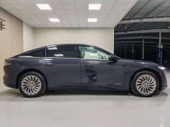Buick Zhijing L7 Extended Range Avvia - ფოტო 13