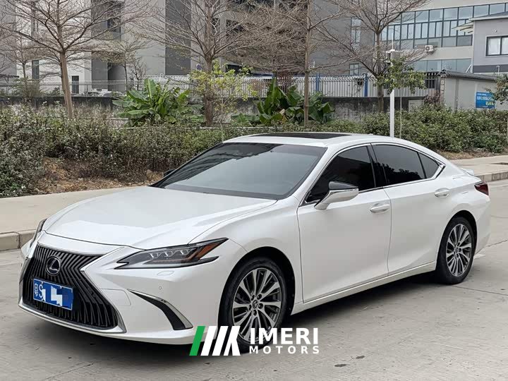 Lexus ES 300h Premium Edition