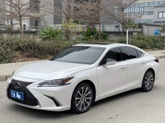 Lexus ES 300h Premium Edition - ფოტო 1