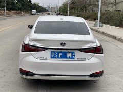 Lexus ES 300h Premium Edition - ფოტო 15