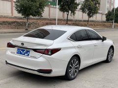 Lexus ES 300h Premium Edition - ფოტო 3