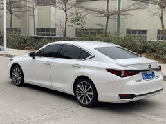 Lexus ES 300h Premium Edition - ფოტო 4