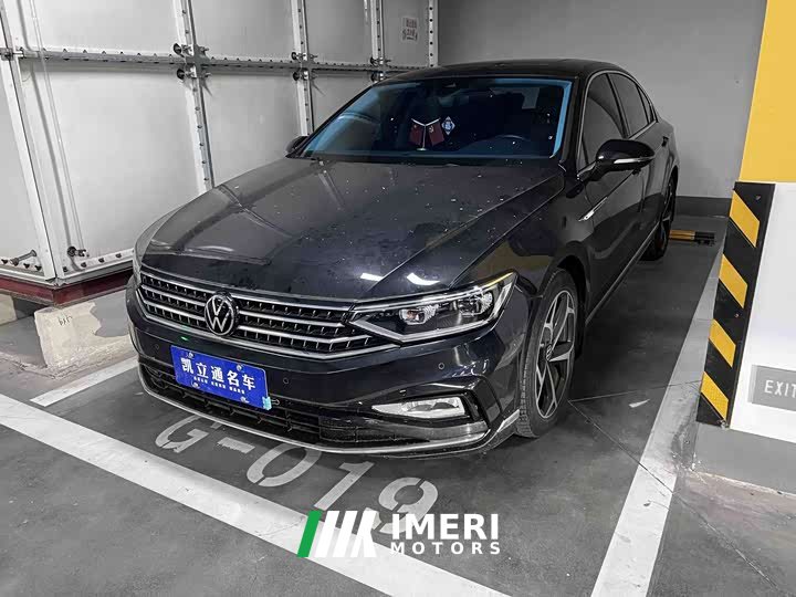 Volkswagen Magotan 2 Million Units Commemorative Edition 330TSI DSG Luxury - автомобиль из Китая