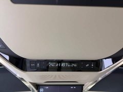 Toyota Alphard Hybrid 2.5L Premium Edition - фото 18