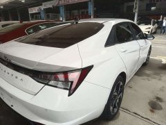 Hyundai Elantra 1.5L CVT Luxury - фото 11