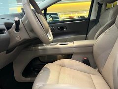 Li Auto i8 Standard Edition - ფოტო 5