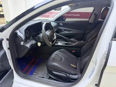 Hyundai Elantra 1.5L CVT GLX Elite - ფოტო 12