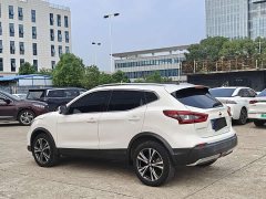 Nissan Qashqai 2.0L CVT XV Premium Luxury - photo 4