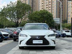 Lexus ES 300h Executive Edition National V Emission Standard - ფოტო 2