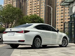 Lexus ES 300h Executive Edition National V Emission Standard - ფოტო 6
