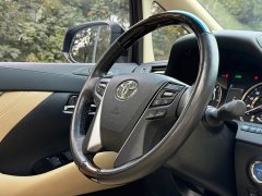 Toyota Alphard Hybrid 2.5L Luxury - фото 12