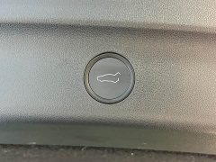 Tesla Model Y Rear-Wheel Drive - ფოტო 19