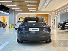 Tesla Model Y Rear-Wheel Drive - ფოტო 4