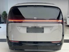 Li Auto Li Xiang MEGA Ultra - ფოტო 19