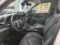 Toyota Highlander 2.5L Intelligent Hybrid AWD Premium 7-Seater - фото 2