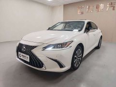 Lexus ES 200 Excellence Edition - photo 1