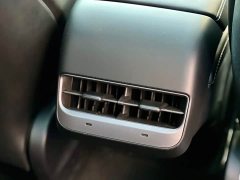 Tesla Model Y Rear-Wheel Drive - ფოტო 17