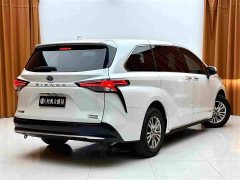 Toyota Sienna 2.5L Hybrid Premium Edition - photo 4