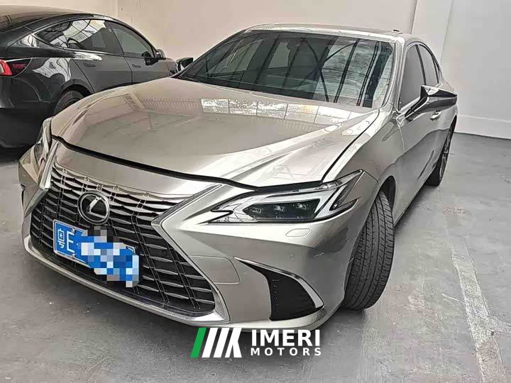 Lexus ES 200 Premium Edition