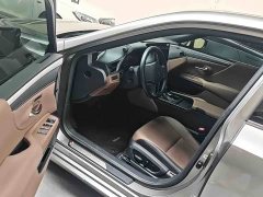 Lexus ES 200 Premium Edition - ფოტო 2