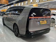 Li Auto Li Xiang MEGA Ultra - фото 3