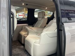 Li Auto Li Xiang MEGA Ultra - фото 6