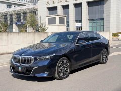 BMW 5 Series 525Li M Sport Package - ფოტო 1