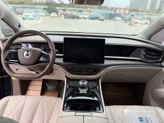 Denza D9 EV 600 AWD Flagship - фото 4