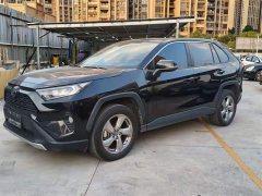 Toyota RAV4 2.0L CVT FWD Fashion Plus - фото 1