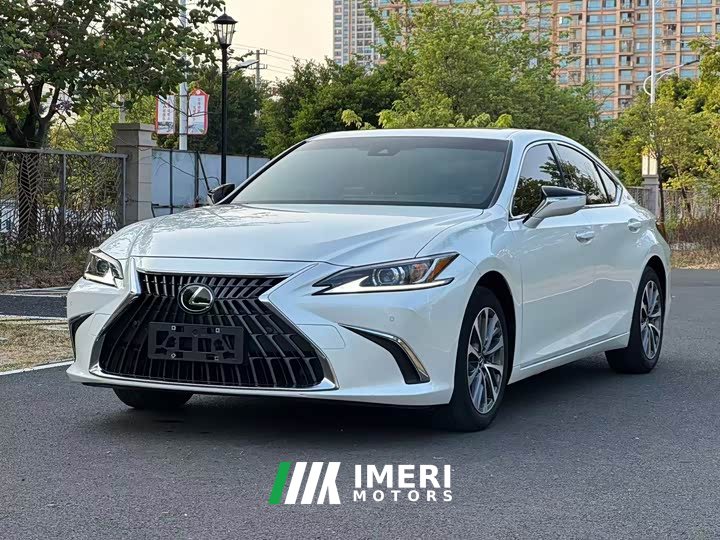 Lexus ES 200 Excellence Edition - ავტომობილი ჩინეთიდან