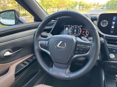 Lexus ES 200 Excellence Edition - ფოტო 10
