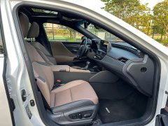 Lexus ES 200 Excellence Edition - ფოტო 12
