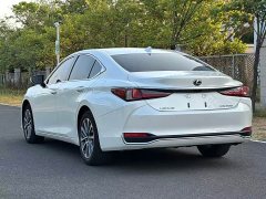 Lexus ES 200 Excellence Edition - ფოტო 4