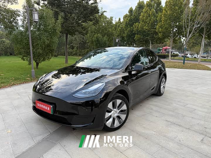 Tesla Model Y Facelift Rear-Wheel Drive