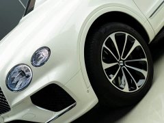 Bentley Bentayga 4.0T V8 Long Wheelbase - ფოტო 3